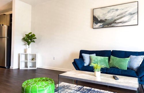Madison Apartment | Comfortable King Bed Suite - Relaxing Long Stay
