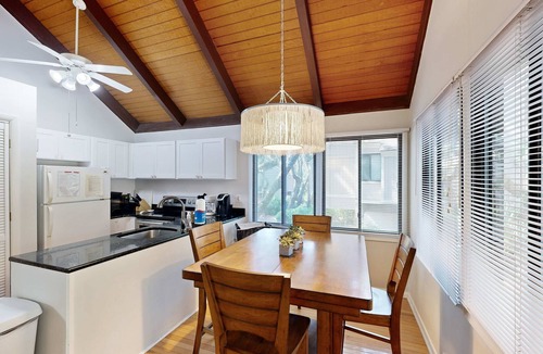 Seabrook Island House | Comfy Golf View Cottage with WiFi, a Shared Pool, Central AC, Private Washer/Dryer