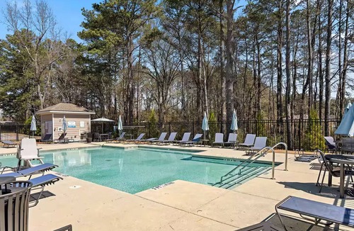 Union City Apartment | Comfy Stay by ATL Airport + Pool Access