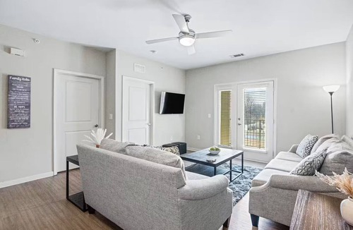 Union City Apartment | Comfy Stay by ATL Airport + Pool Access