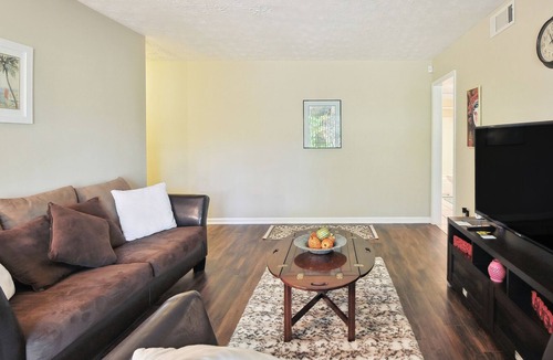 Athens Condo | Convenient Athens Condo w/ Patio ~ 3 Mi to UGA!