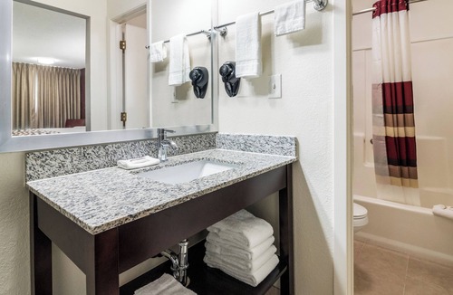 Dandridge Hotel | Convenient Room Near Dandridge Dining & Attractions – Easy Highway Access