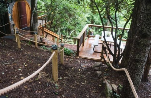 Waynesville Apartment | Cool Creekside Cabin