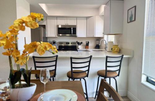 Caloosahatchee Apartment | Coral Breeze Escape