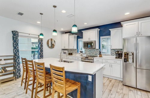 Ono Island House | Corner Townhouse in Lost Key | Pet Friendly |Garage | Private Beach Club | 2 Pools | Fitness Center