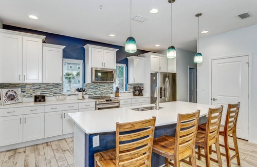 Ono Island House | Corner Townhouse in Lost Key | Pet Friendly |Garage | Private Beach Club | 2 Pools | Fitness Center