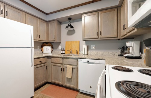 Alexander House | Cottage - 15 min to AVL - Creek, Hot Tub, Fire Pit