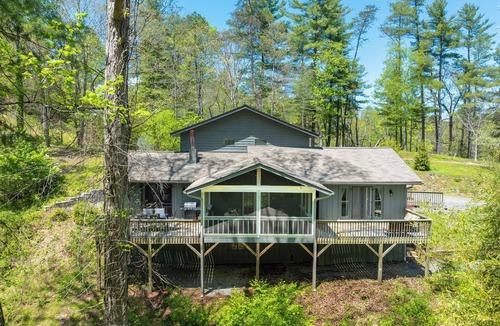 Alexander House | Cottage - 15 min to AVL - Creek, Hot Tub, Fire Pit