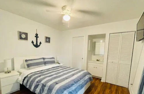 St. Simons Island Cottage | Cottage 15min from the Beach, Pets welcome