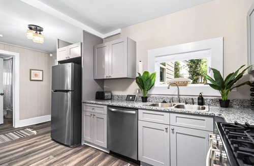Washington Park House | Country Boho | Cozy 3BR Retreat Near Mercedes-Benz Stadium