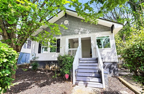 Washington Park House | Country Boho | Cozy 3BR Retreat Near Mercedes-Benz Stadium