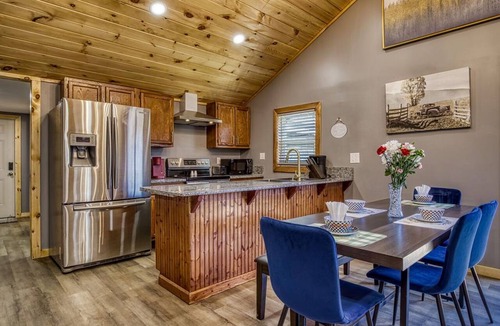 Kodak Cabin | Country Cabin Fence Area for Dogs Hot Tub Games