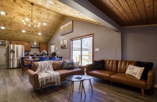 Kodak Cabin | Country Cabin Fence Area for Dogs Hot Tub Games