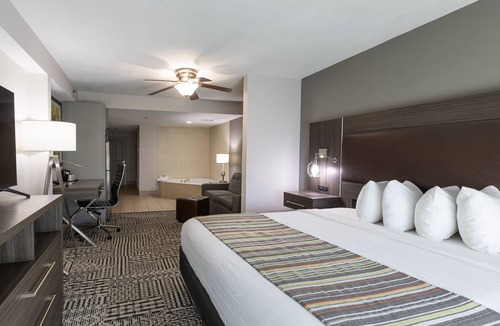 Huntersville Hotel | Country Inn & Suites by Radisson, Lake Norman Huntersville, NC