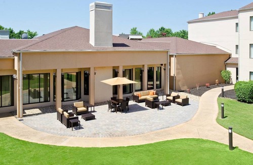 Huntsville Hotel | Courtyard by Marriott Huntsville University Drive