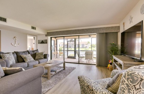 Caloosahatchee House | Covered Lanai & Waterfront View: Cape Coral Condo