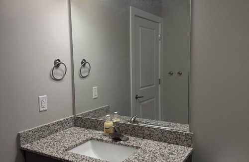 Church Street Apartment | Cozy 1-bedroom apartment with AC in College Park near airport