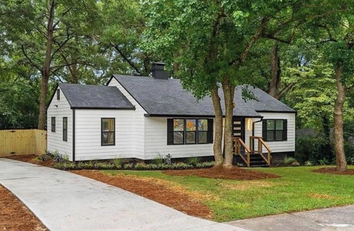 Sylvan Hills House | Cozy 1 bedroom house in beautiful Atlanta with AC and fitness room
