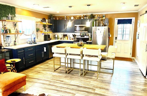 Church Street House | Cozy 1-bedroom house in adorable Atlanta with AC comfort