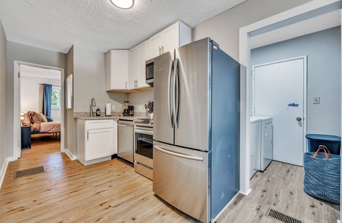 East Point House | Cozy 1BR Near Airport & Stadium