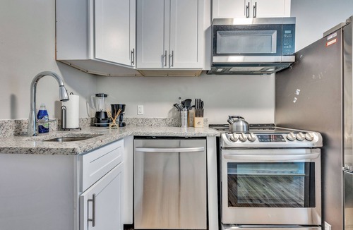 East Point House | Cozy 1BR Near Airport & Stadium