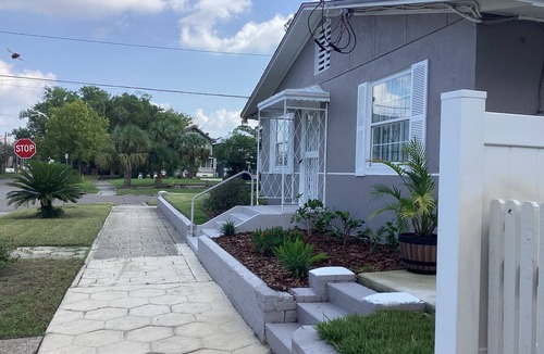 Springfield Apartment | Cozy 1BR Near UF Health & Proton Sleeps 3. Ideal for Travelers