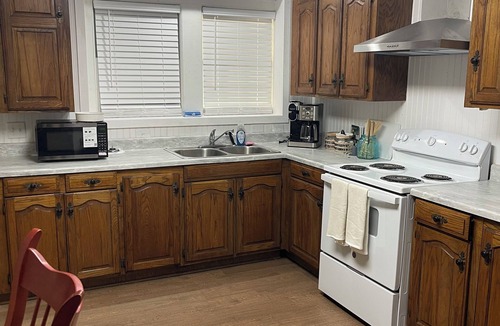 Douglas House | Cozy 2 bedroom & 1 bath spacious duplex in Quiet Neighbor