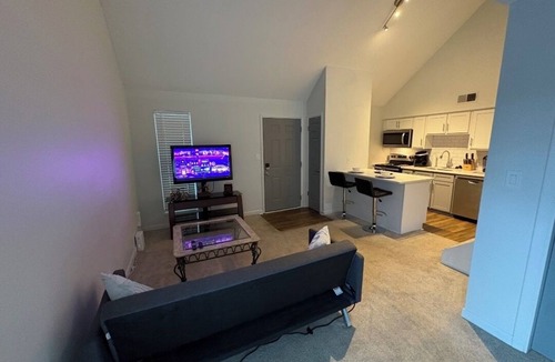 Huntsville Apartment | Cozy 2-bedroom apartment in perfect Huntsville with AC and gym access
