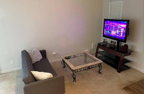 Huntsville Apartment | Cozy 2-bedroom apartment in perfect Huntsville with AC and gym access