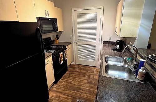 Atlanta Apartment | Cozy 2-bedroom apartment and 10 min walking distance to Mercedes-Benz Stadium