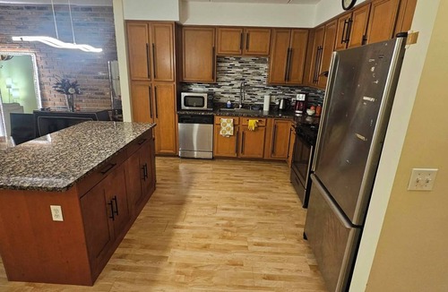 O'Hare Condo | Cozy 2-bedroom condo near O'Hare/Train/Pet OK/Balcony