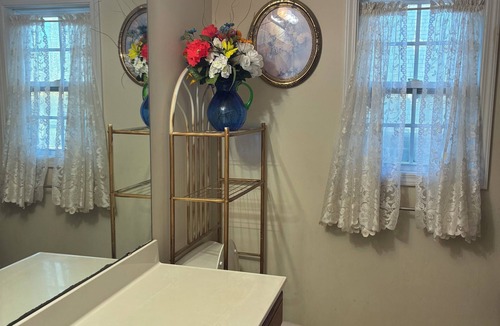 Stockbridge House | Cozy 2-bedroom house in serene Stockbridge with AC