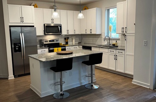 Summerville Apartment | Cozy 2-bedroom luxury apartment in Summerville with WiFi, AC