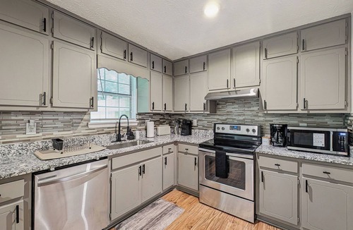 Jonesboro House | Cozy 2-bedroom townhome in Jonesboro, GA