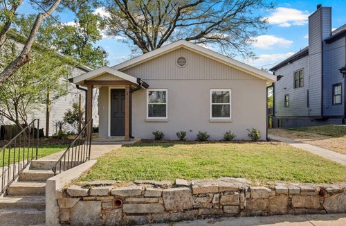 Summerhill House | Cozy 2BR Near Stadium & Downtown