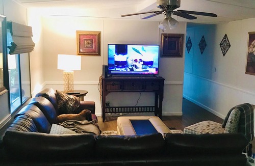 Belmont Cabin | Cozy 3-bedroom cabin with boat dock, AC and WiFi in enchanting Belmont