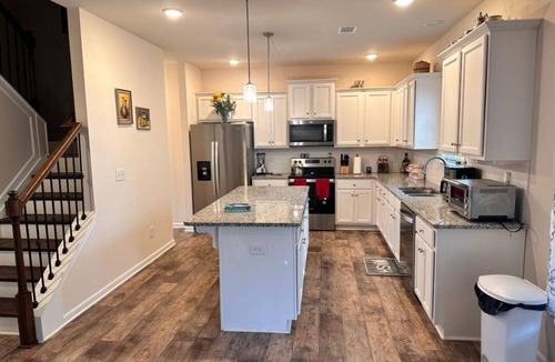 Dallas House | Cozy 4 Bedrooms 🏡 with parking on Premise