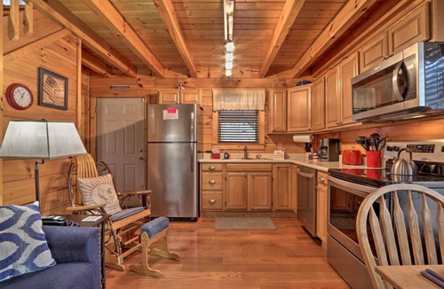 Cosby Cabin | Cozy `American Dream` Cabin w/Hot Tub, Loft & BBQ!