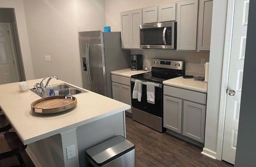 Riverdale House | Cozy and Quiet Townhouse