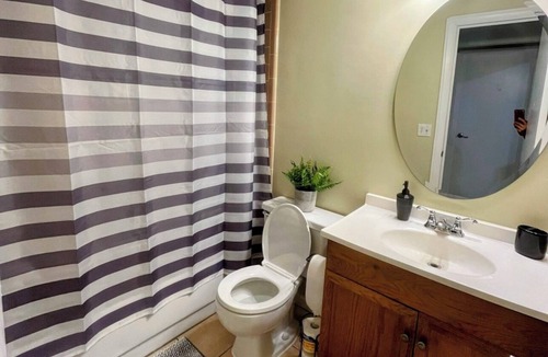 Arlington House | Cozy and serene house w/office space. Pet-Friendly!