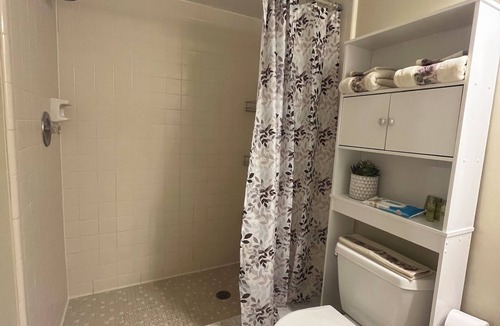 Arlington House | Cozy and serene house w/office space. Pet-Friendly!