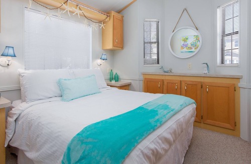 Miramar Beach Ski Chalet | Cozy Beach Chalet Driftwood Oasis. Close to the beach, restaurants and shopping