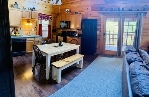 Sevierville Cabin | Cozy Bear Cabin near Gatlinburg & Smoky Mtns - NO CLEANING FEE