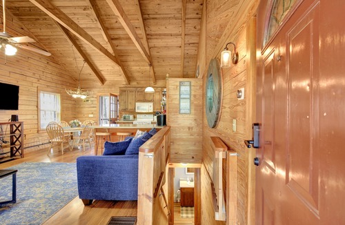 Pine Mountain Valley Cabin | Cozy Cabin in Warm Springs near FDR State Park and Callaway Gardens