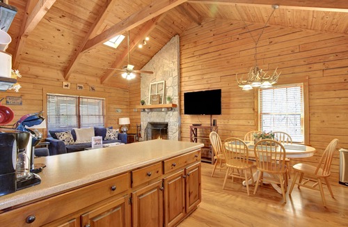 Pine Mountain Valley Cabin | Cozy Cabin in Warm Springs near FDR State Park and Callaway Gardens