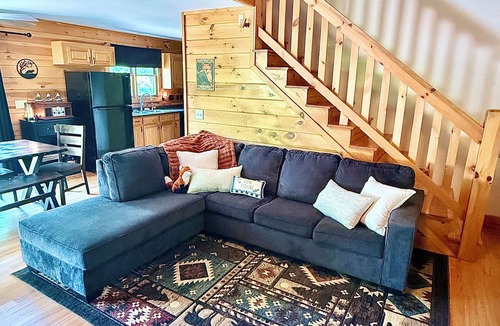 Vein Mountain Cabin | Cozy Cabin Retreat! Pet Friendly w/Community Lake & Pool, Hot Tub + more!