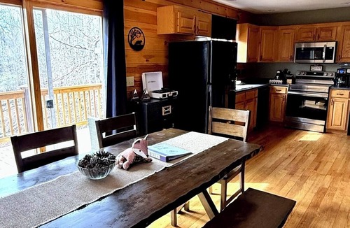 Vein Mountain Cabin | Cozy Cabin Retreat! Pet Friendly w/Community Lake & Pool, Hot Tub + more!