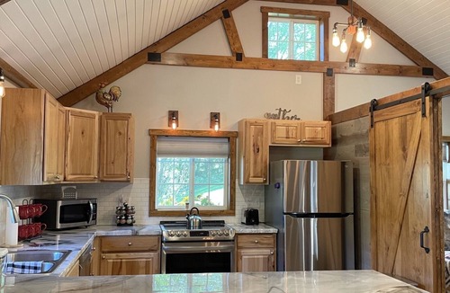 Hazel Green Cabin | Cozy Cabin Retreat located just minutes to Galena, IL & DBQ, IA