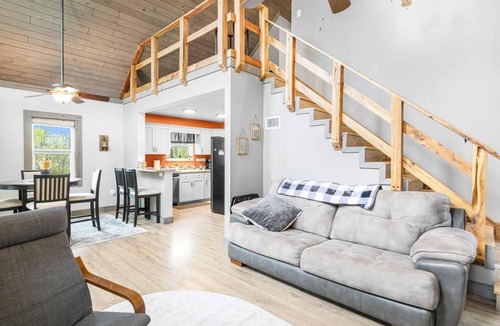 Del Rio Cabin | Cozy cabin retreat w/hot tub and fenced yard. Pet-Friendly!