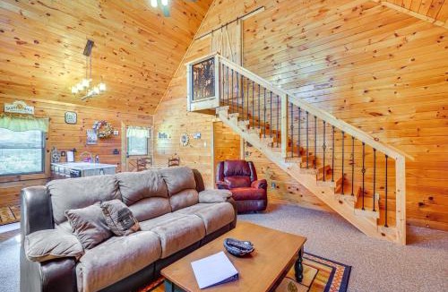 Sevierville House | Cozy Cabin w/Hot Tub < Half-Mi to Douglas Lake!